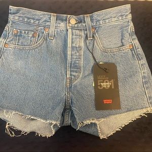 BRAND NEW-Levi’s Women’s High Rise Shorts